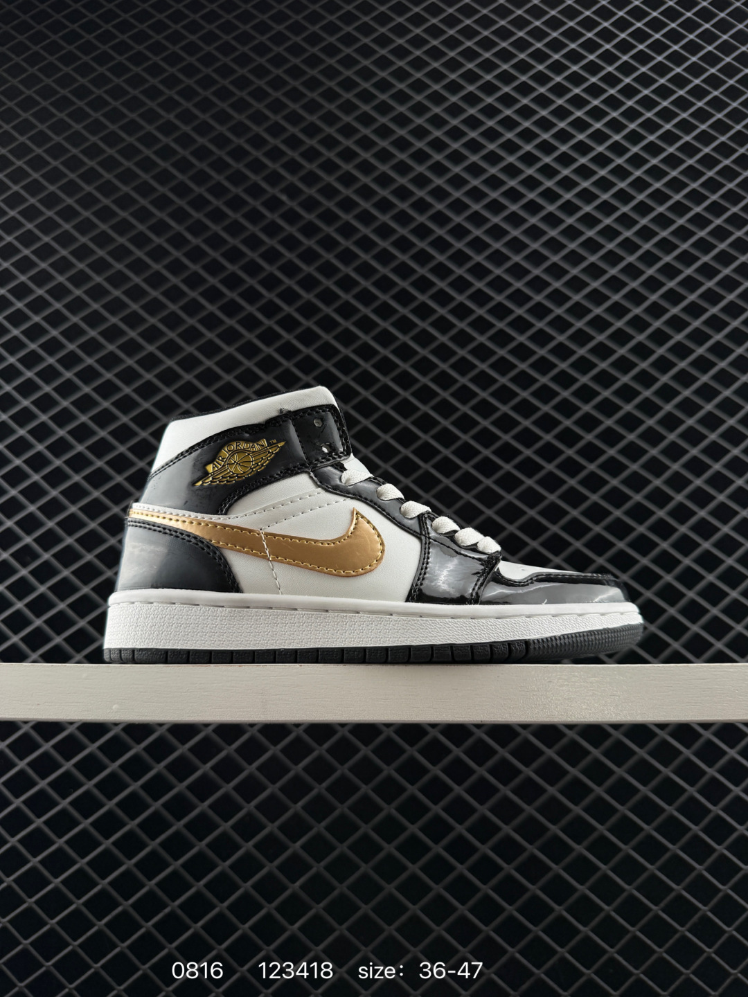 Air Jordan 1 Mid “Bred Toe”